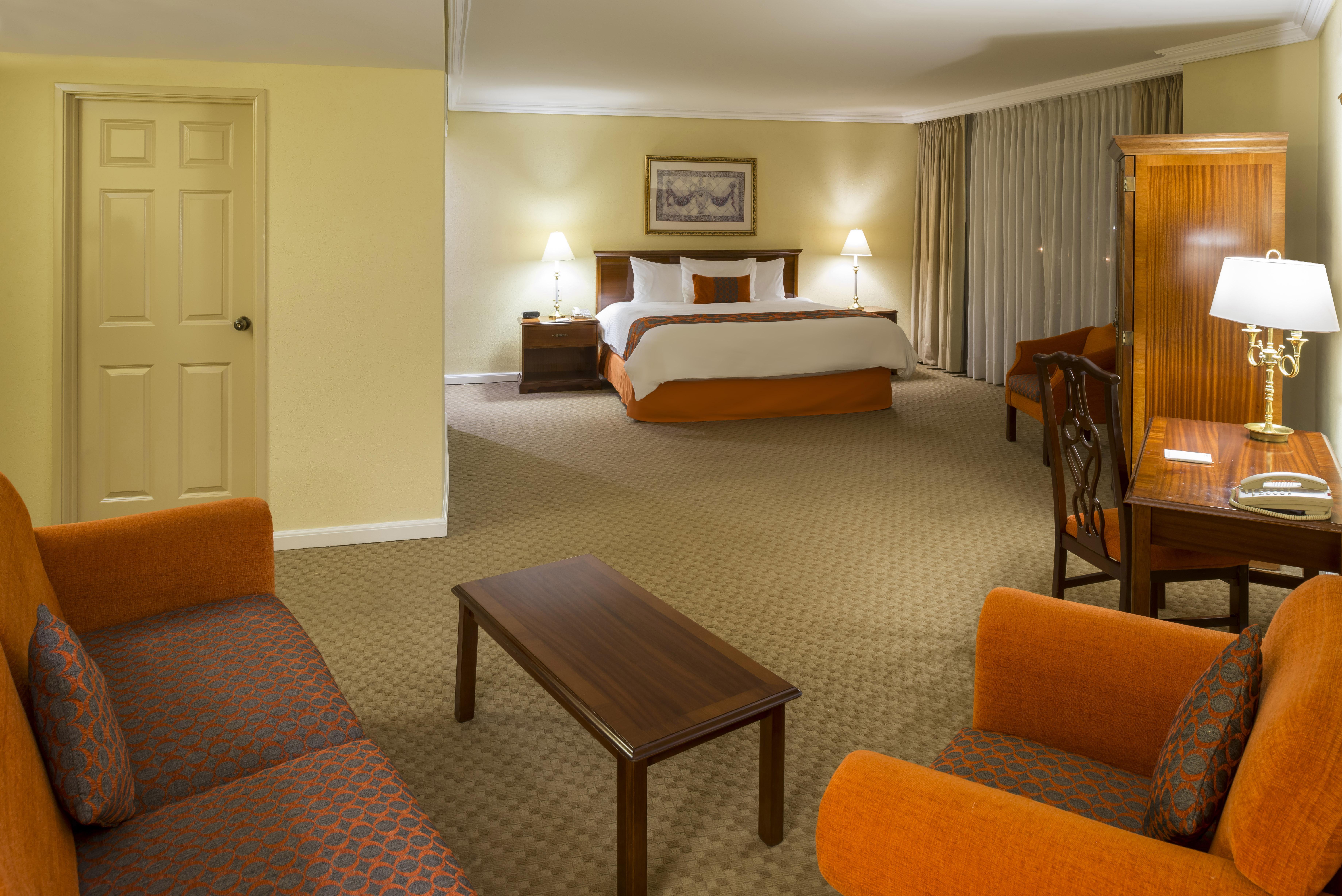 Hotel Camino Real Puebla Angelopolis Zewnętrze zdjęcie A typical suite at the Hilton Garden Inn