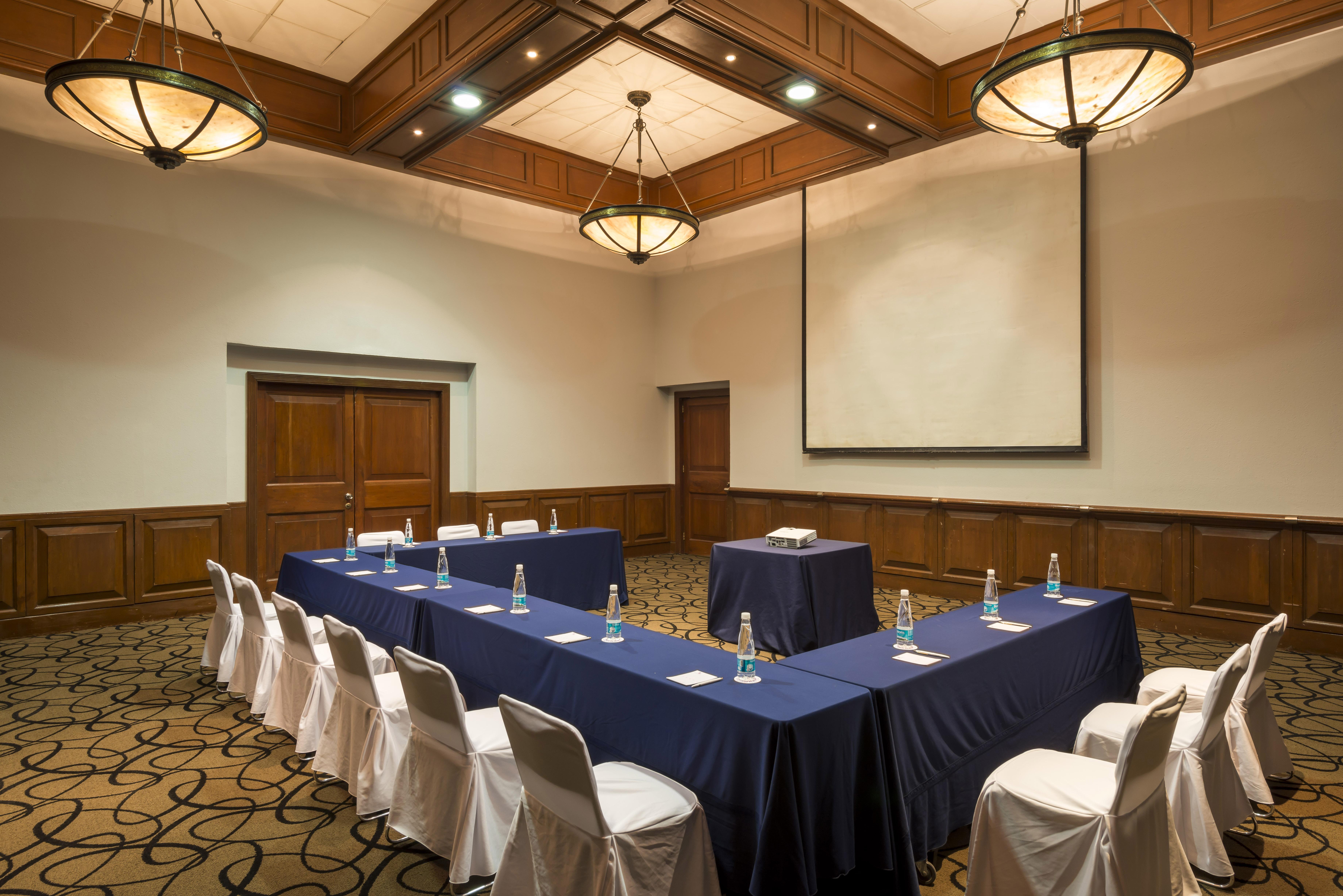 Hotel Camino Real Puebla Angelopolis Zewnętrze zdjęcie A meeting room at the Sheraton Club Resort