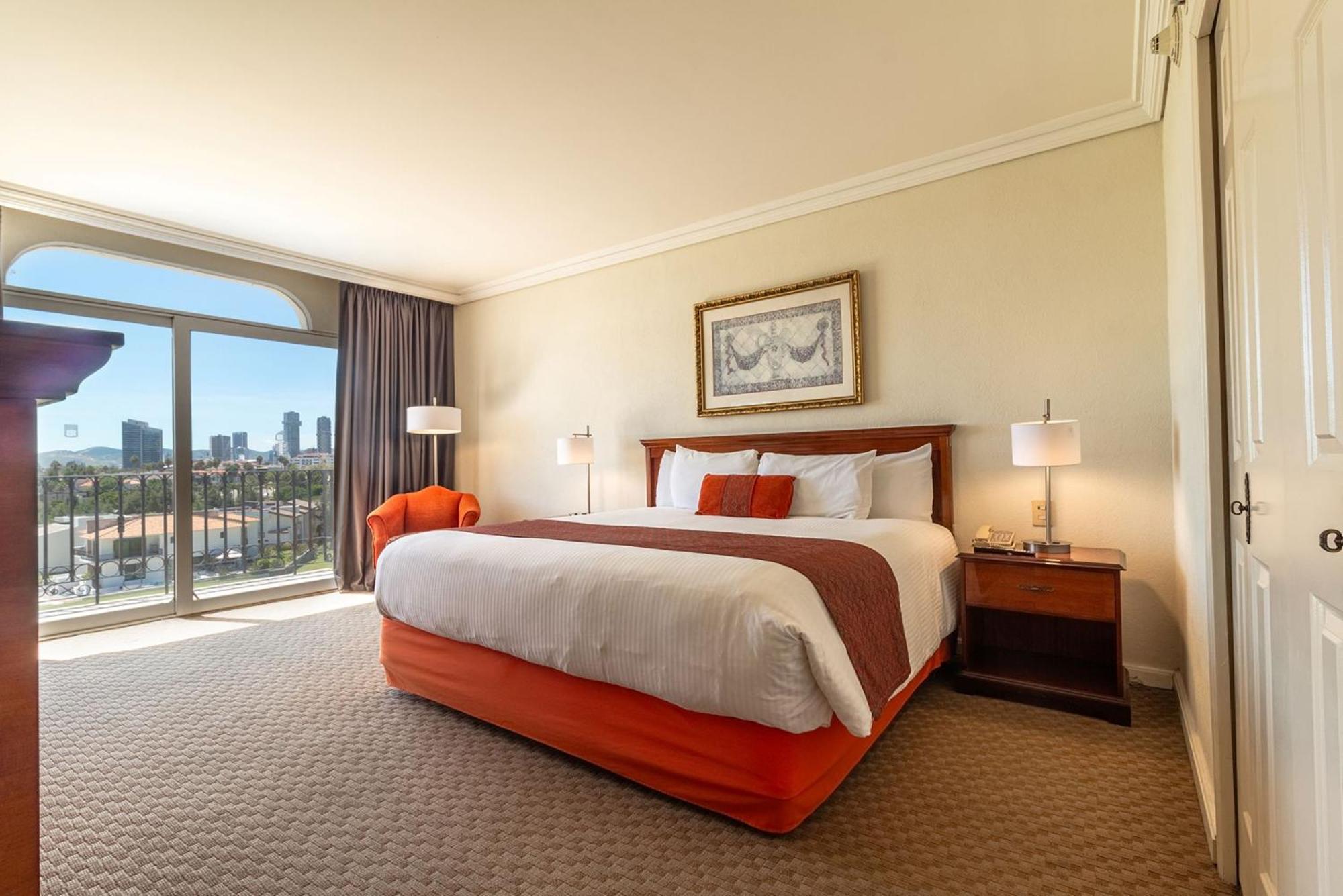 Hotel Camino Real Puebla Angelopolis Zewnętrze zdjęcie A bedroom at the Hilton San Diego Bayfront