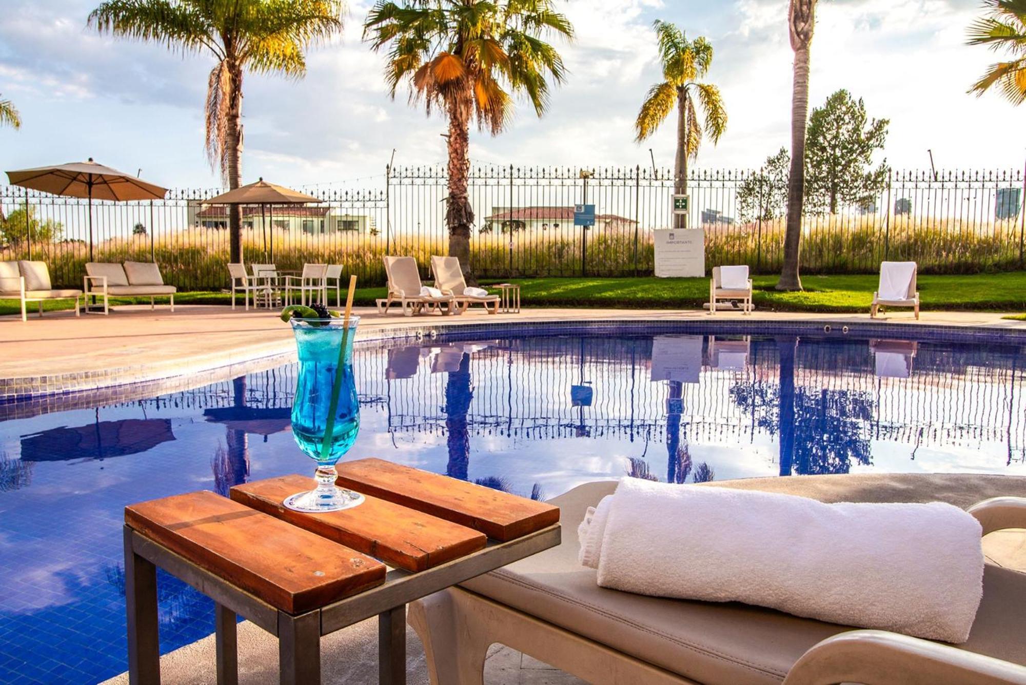 Hotel Camino Real Puebla Angelopolis Zewnętrze zdjęcie The pool at the hotel